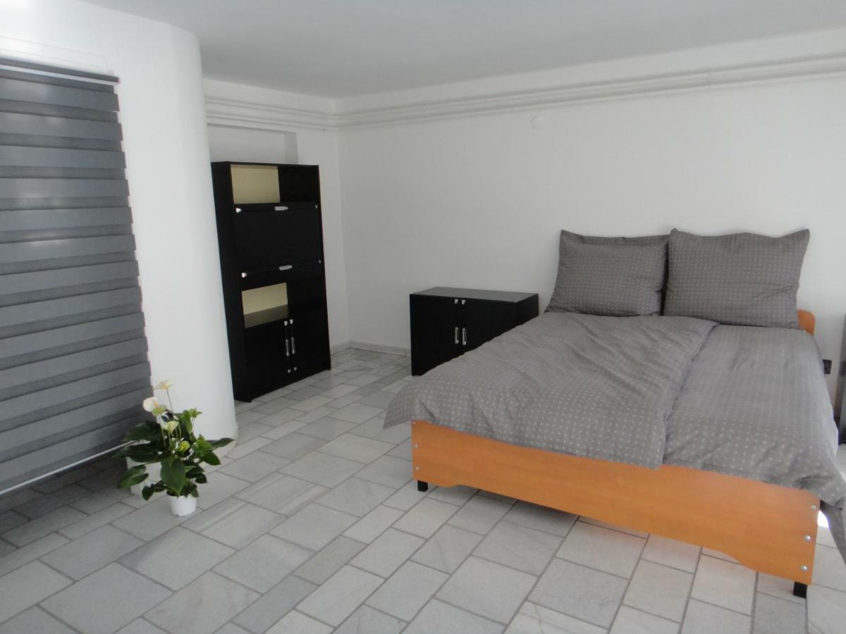 Liliom Apartment Szeged Ngoại thất bức ảnh