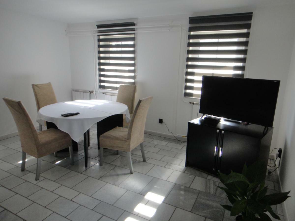 Liliom Apartment Szeged Ngoại thất bức ảnh
